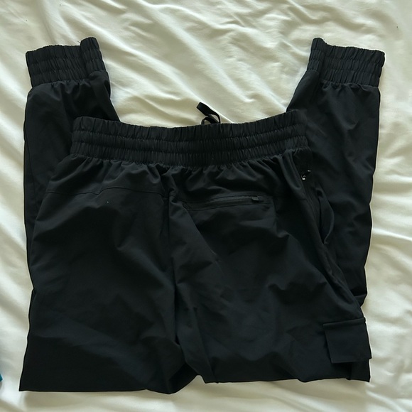 LIKE NEW All in Motion Women's Active Light Mid-Rise Cargo Joggers - Picture 5 of 8